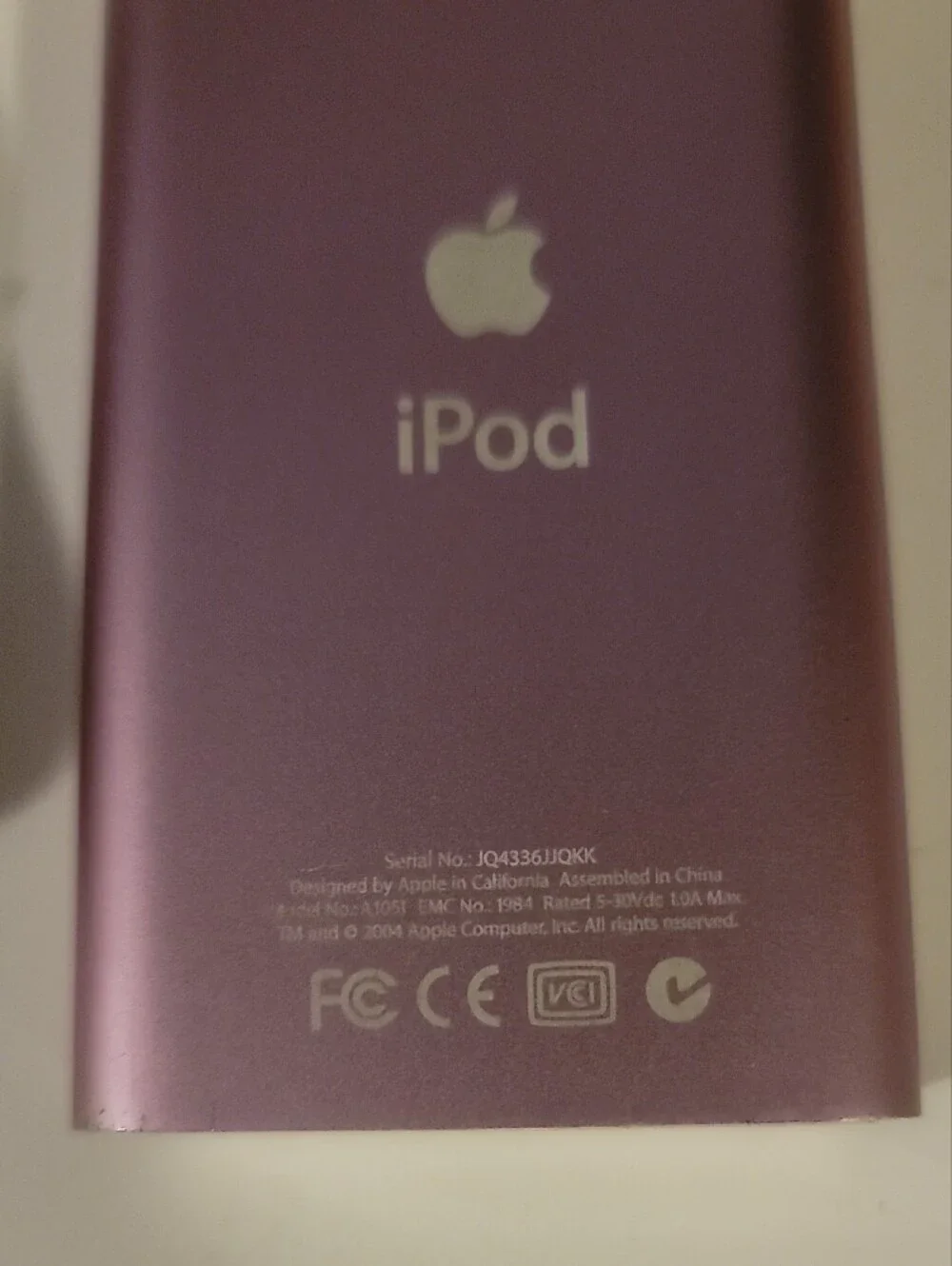 Apple Purple iPod Nano with White Click Wheel and USB Cable